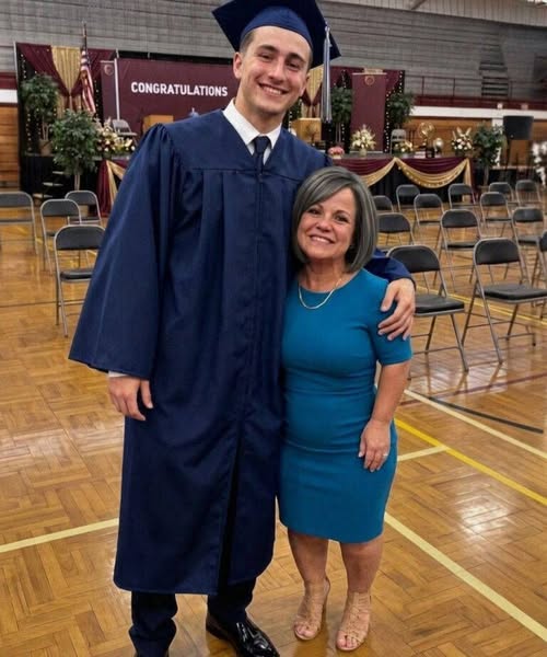 My Mom Raised Me Alone – but at My College Graduation, My Biological Father Showed Up and Said She’d Lied to Me My Whole Life
